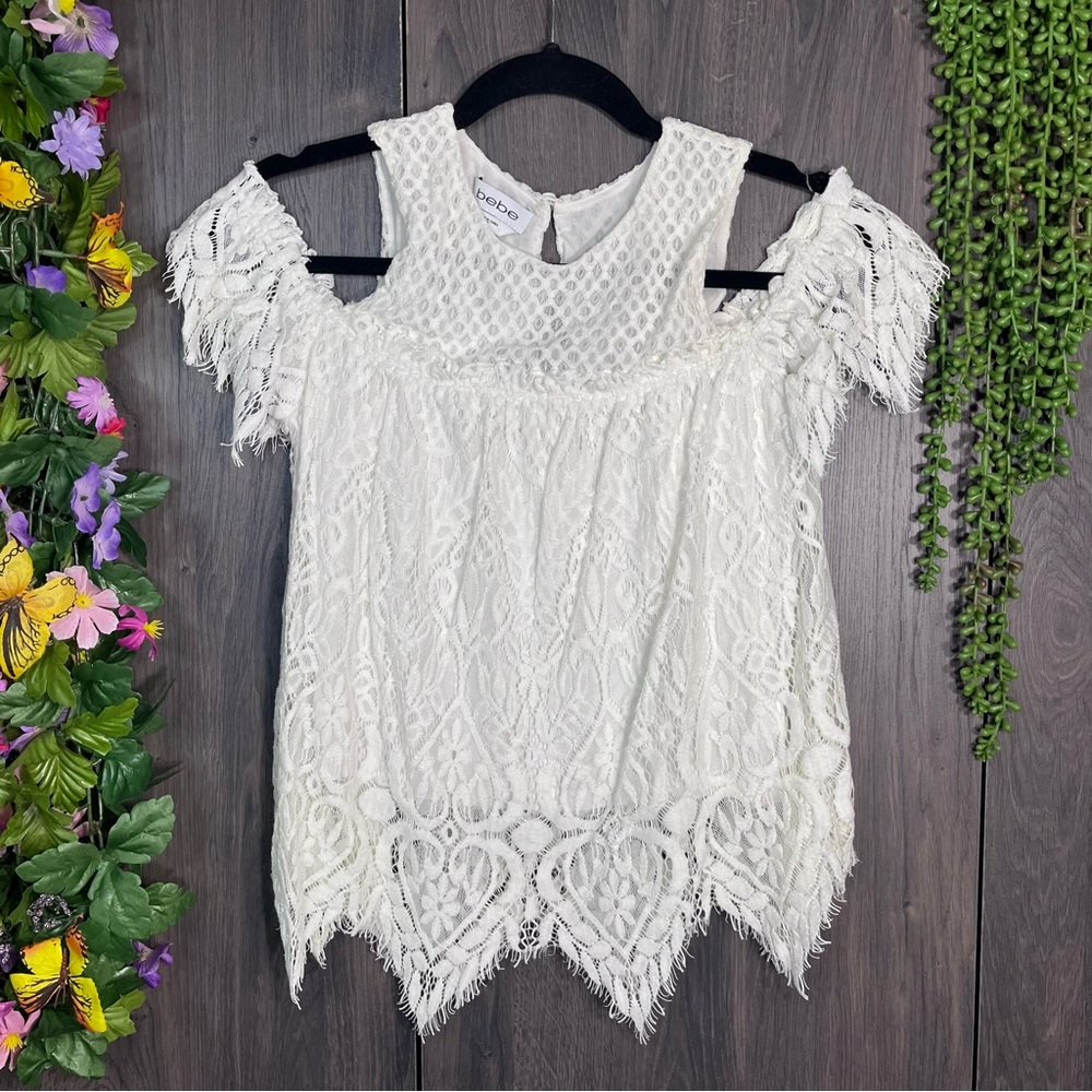 :🌼3/$30🌼Bebe Cutout Shoulder Lace Insert Short Sleeve Top Size XS
